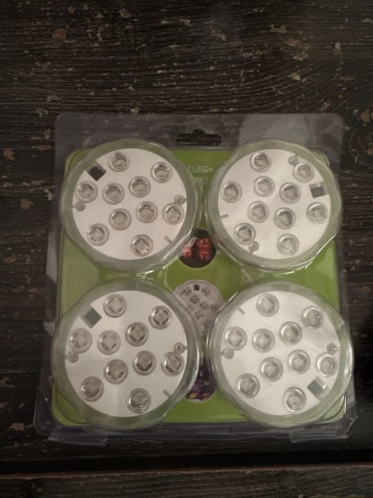 Customer photo review of Kit Luminárias de Piscina RGB - Sem Fio Com Controle Remoto