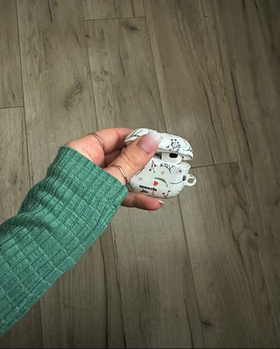 Customer photo review of Mia AirPods Case