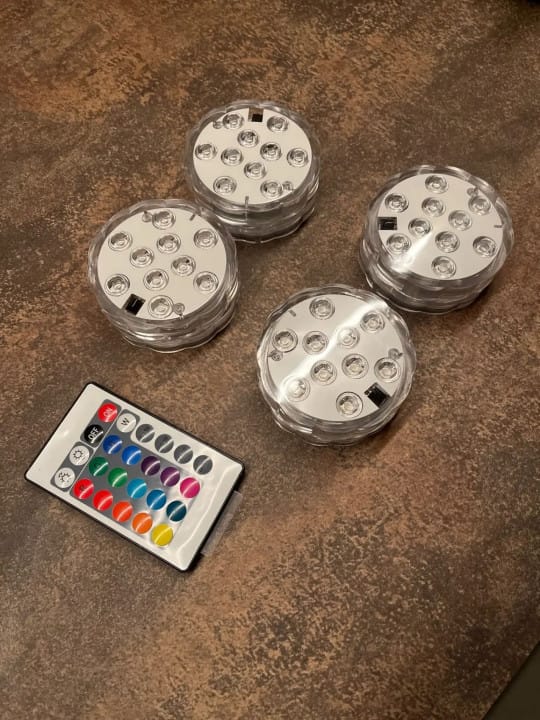 Customer photo review of Kit Luminárias de Piscina RGB - Sem Fio Com Controle Remoto