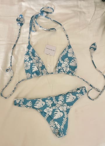 Customer photo review of Mariko Top - Blue Hawai'i