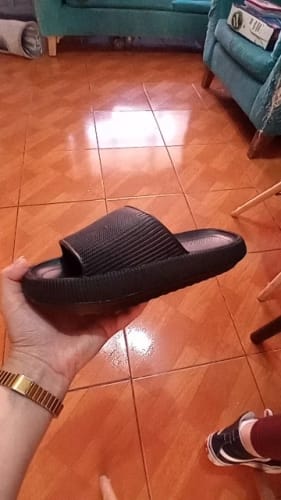 Customer photo review of PuddlePuff - Slipper