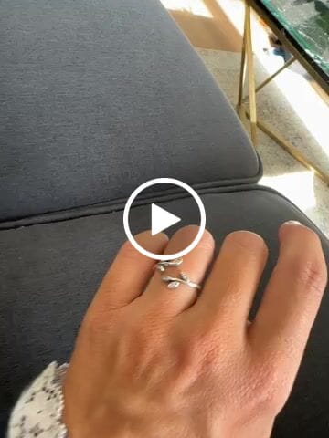 Customer video review of Anillo Hojitas Brillantes