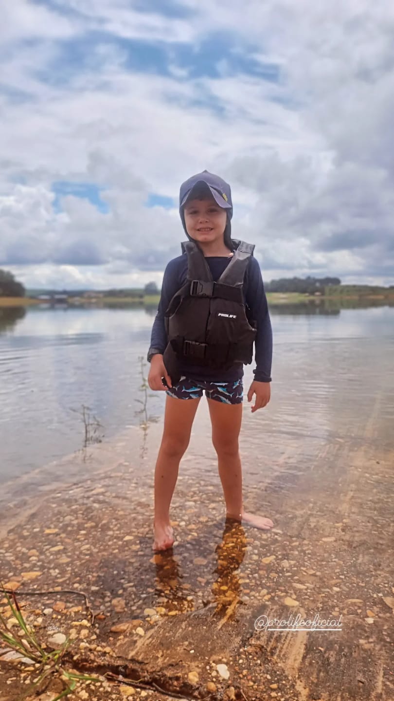 Customer photo review of Colete Flutuador Simetria Infantil