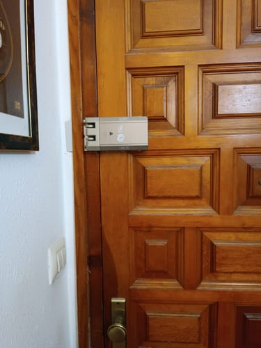 Customer photo review of Cerradura invisible dorada Remock Lockey RLK con mandos a distancia