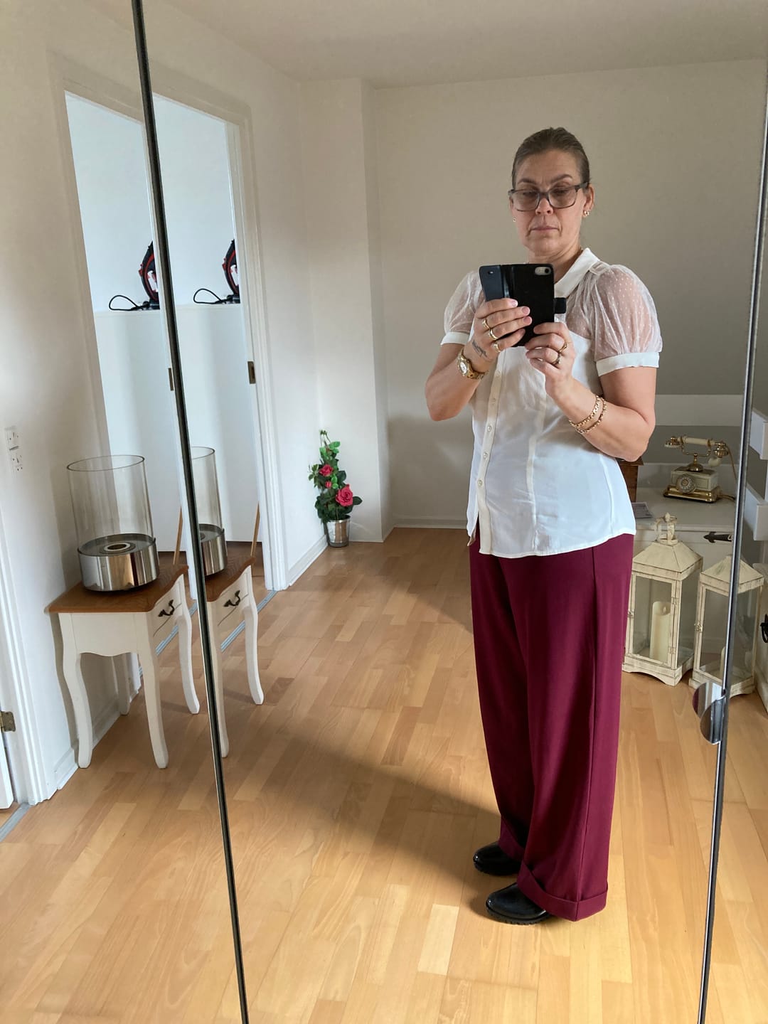 Customer photo review of Højtaljede swing bukser med brede ben i vinrød
