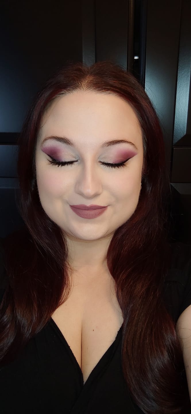 Customer photo review of Skullz & Roses Metallic Multichrome Eyeshadow Palette