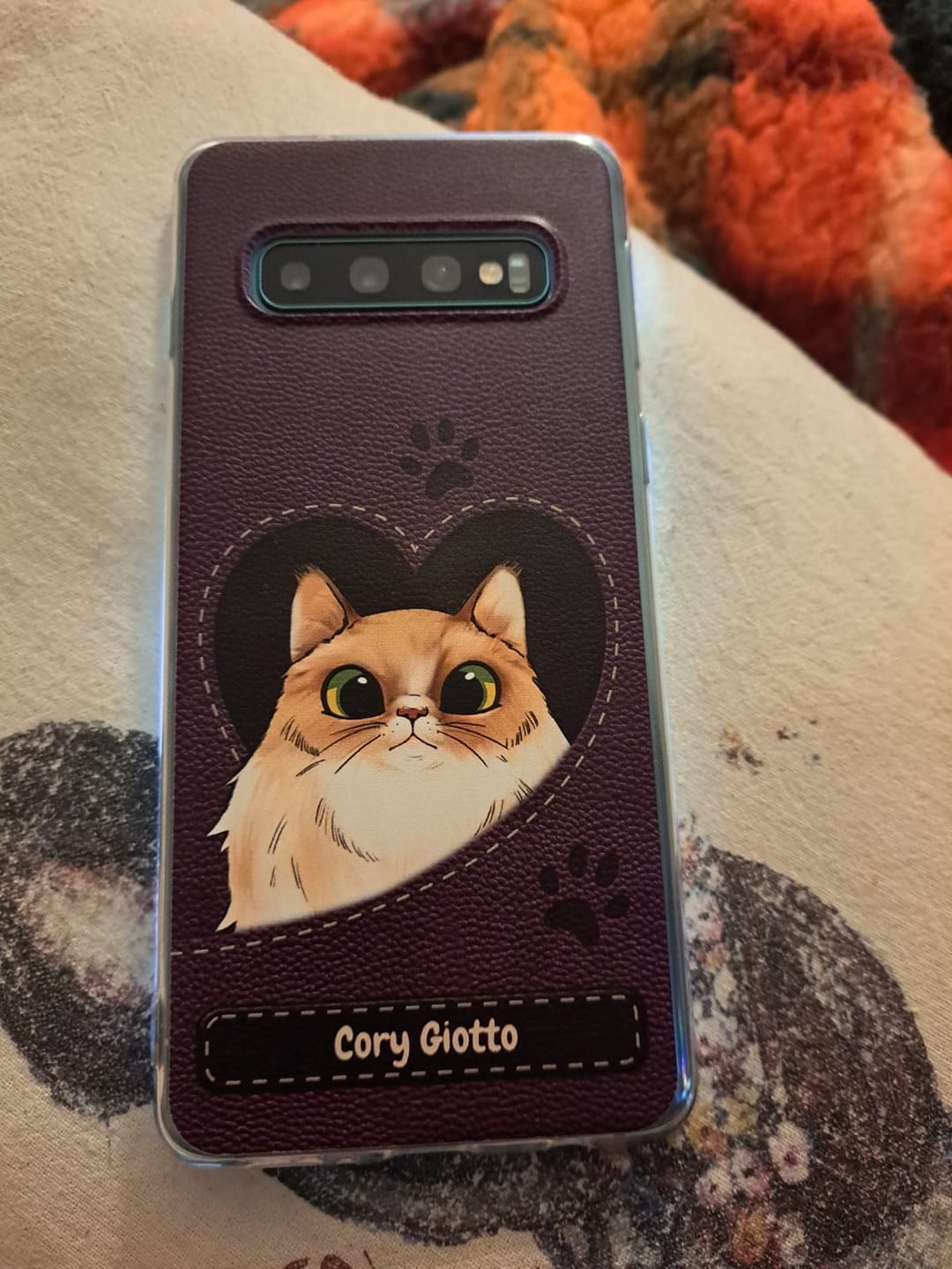 Customer photo review of Gatto con cuore aspetto similpelle - Custodia per il telefono personalizzata
