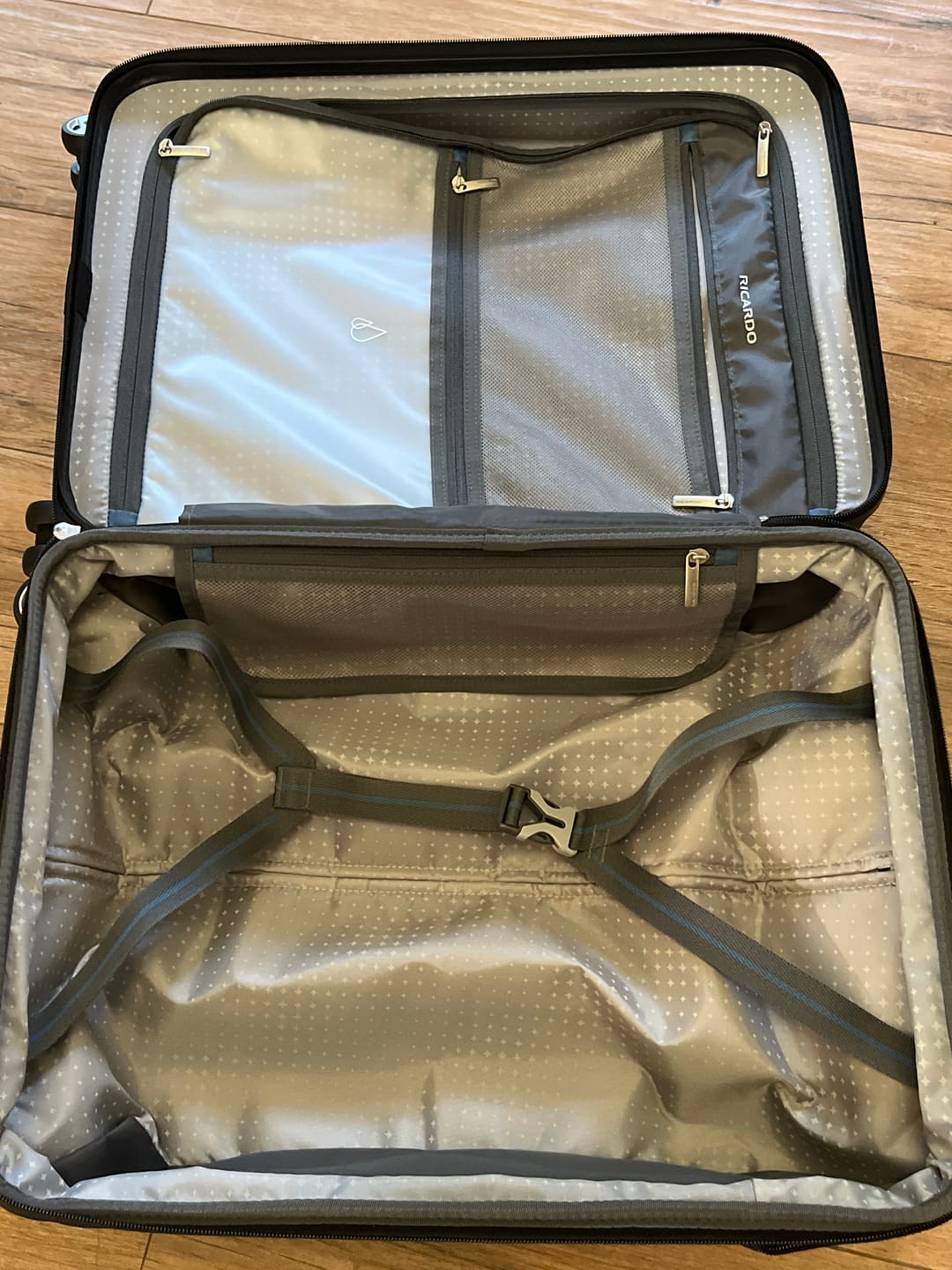 Customer photo review of Melrose Hardside Carry-On Expandable Spinner