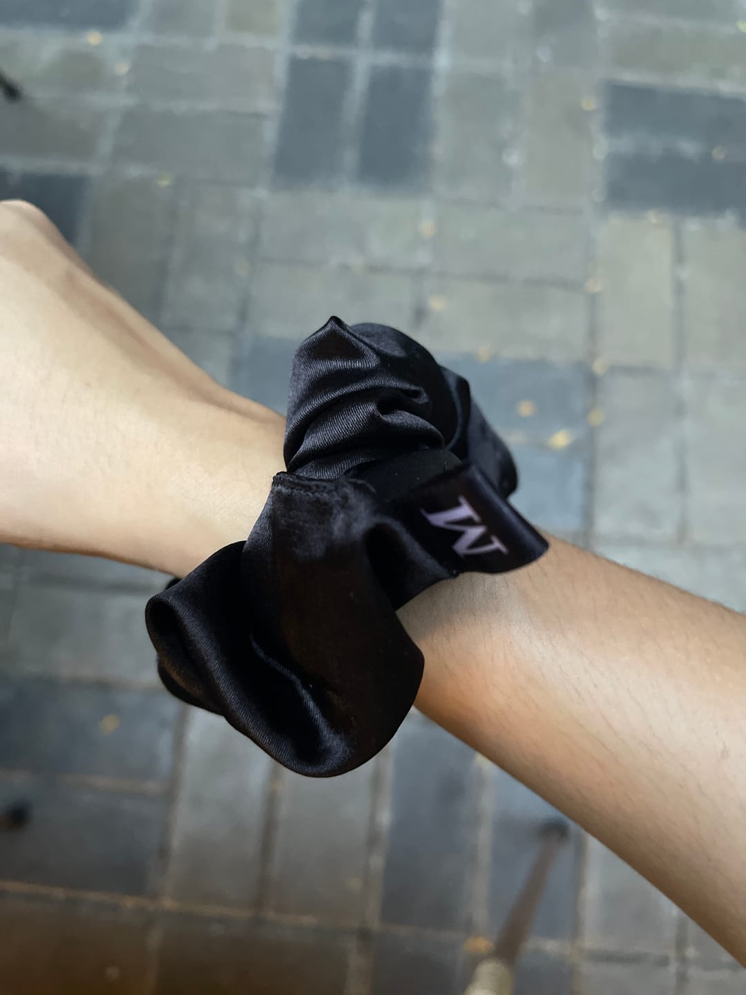 Customer photo review of Scrunchie - Negra Petit