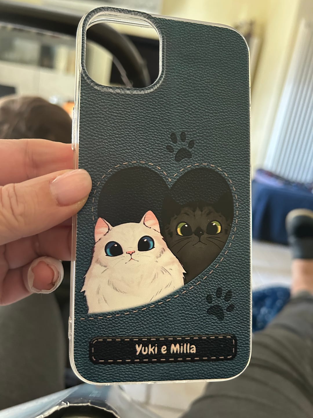 Customer photo review of Gatto con cuore aspetto similpelle - Custodia per il telefono personalizzata