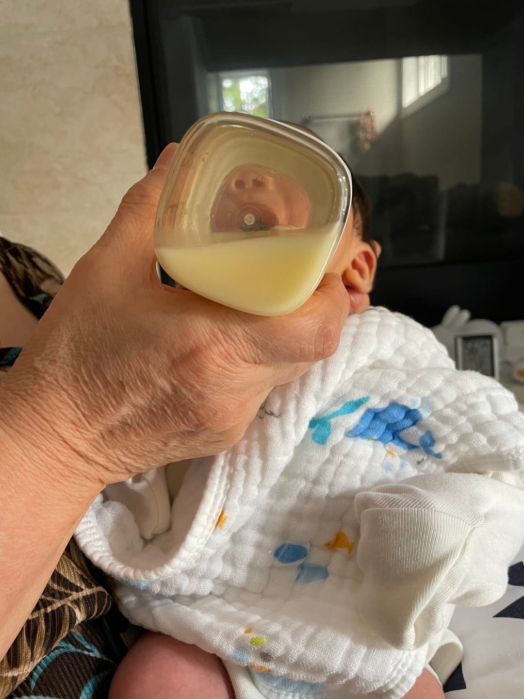 Customer photo review of Hegen PCTO™ Breast Milk Storage Lid Grey