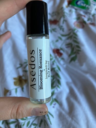 Customer photo review of BLOOMING ROMANCE PERFUME OIL
