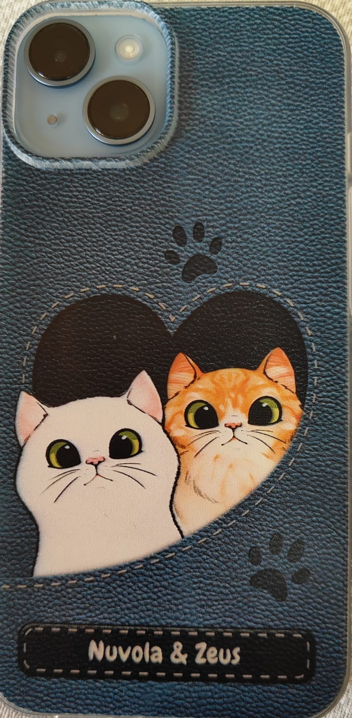 Customer photo review of Gatto con cuore aspetto similpelle - Custodia per il telefono personalizzata