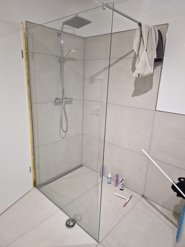 Customer photo review of SONNI Walk In/ Begehbare DuscheDuschabtrennung Duschwand Nano Klarglas Glasstärke 8mm Breite 70-120cm