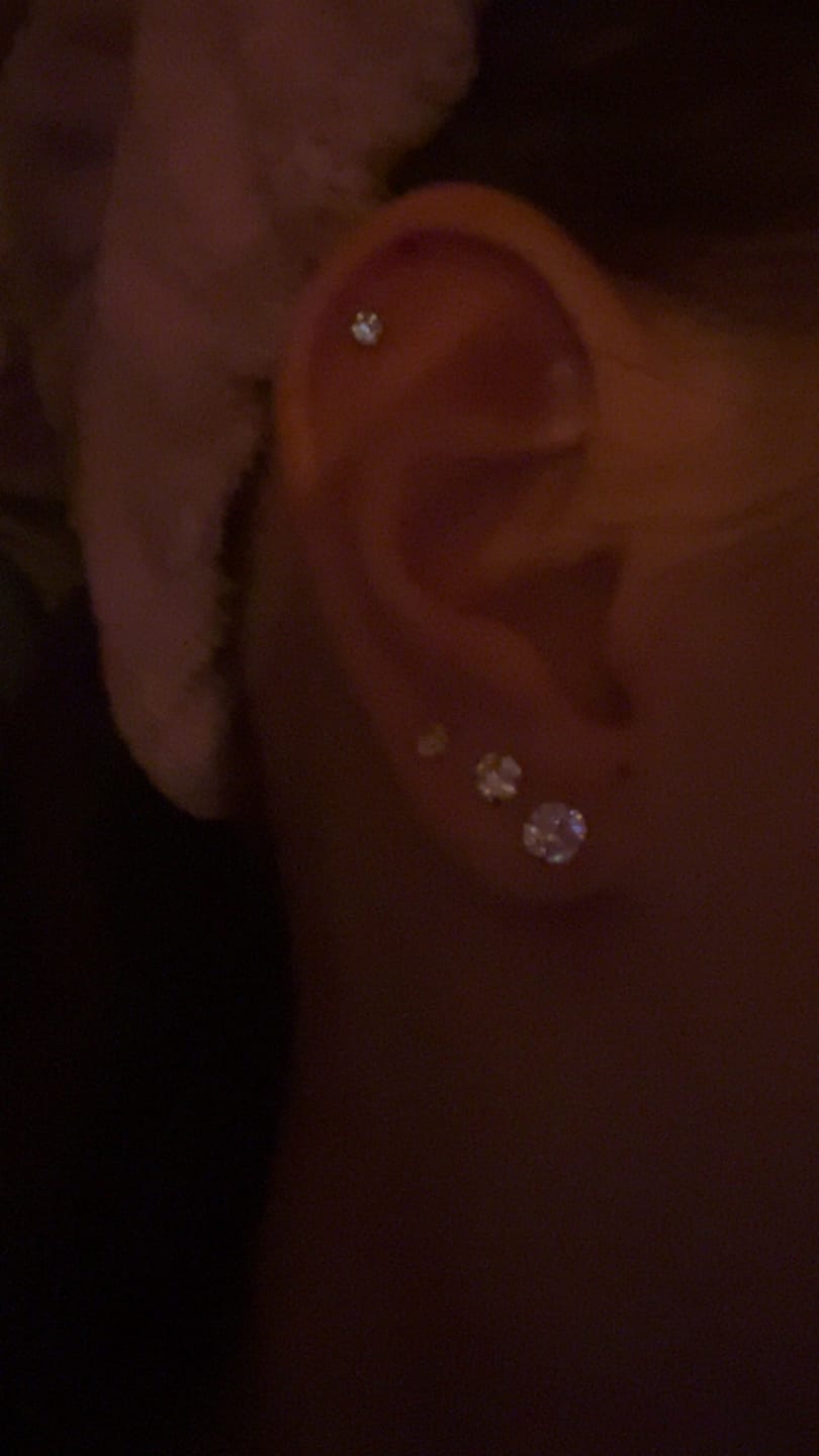 Customer photo review of Bright Diamond Ohrstecker | 18K vergoldet