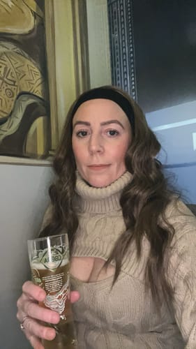 Customer photo review of The Headband Wig Perfect Curl