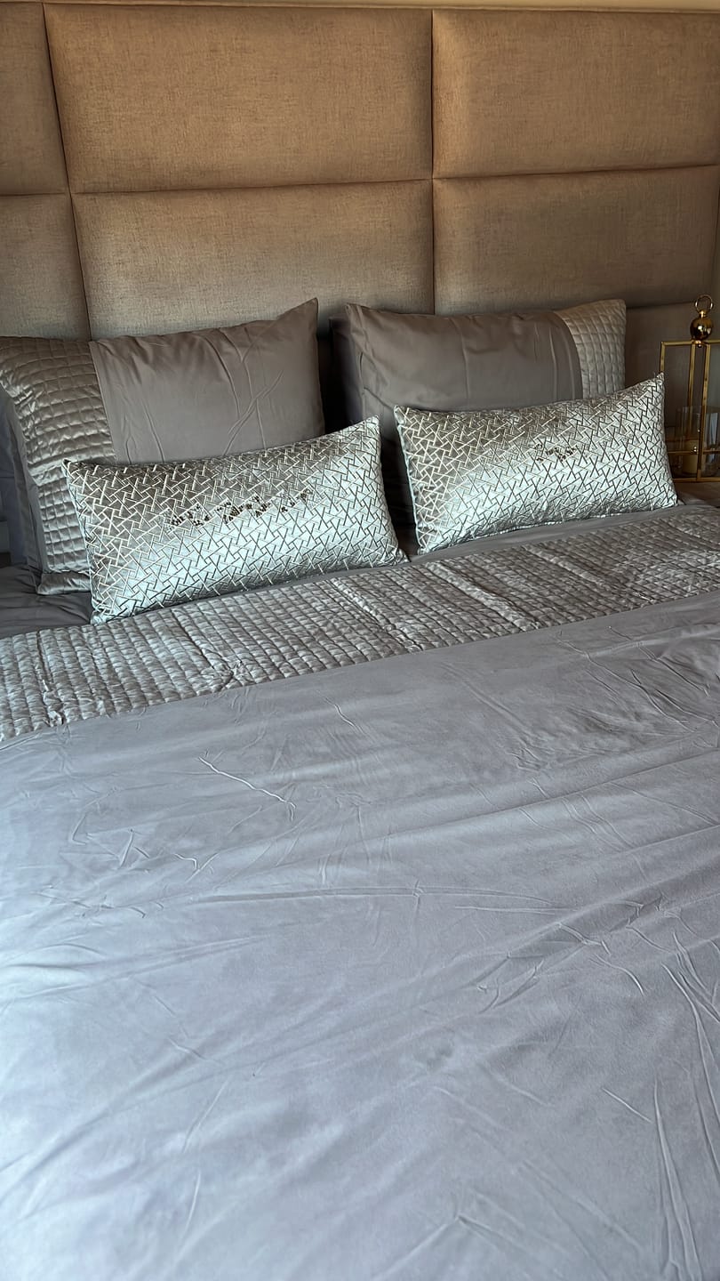 Customer photo review of Dekbedovertrek set Fluweel/Velvet Band Taupe