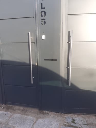 Customer photo review of Manillón ovalado 800mm entre ejes de acero inoxidable sin roseta para puertas de cristal y de madera