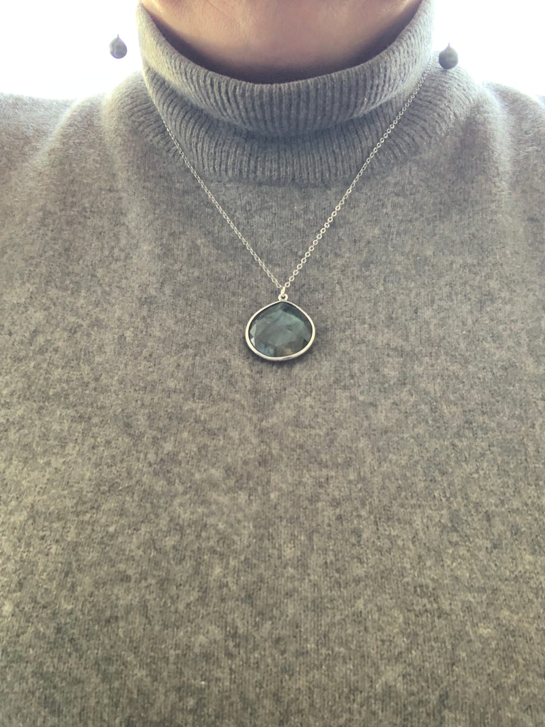 Customer photo review of Pendentif "Élégance & Protection" en Labradorite