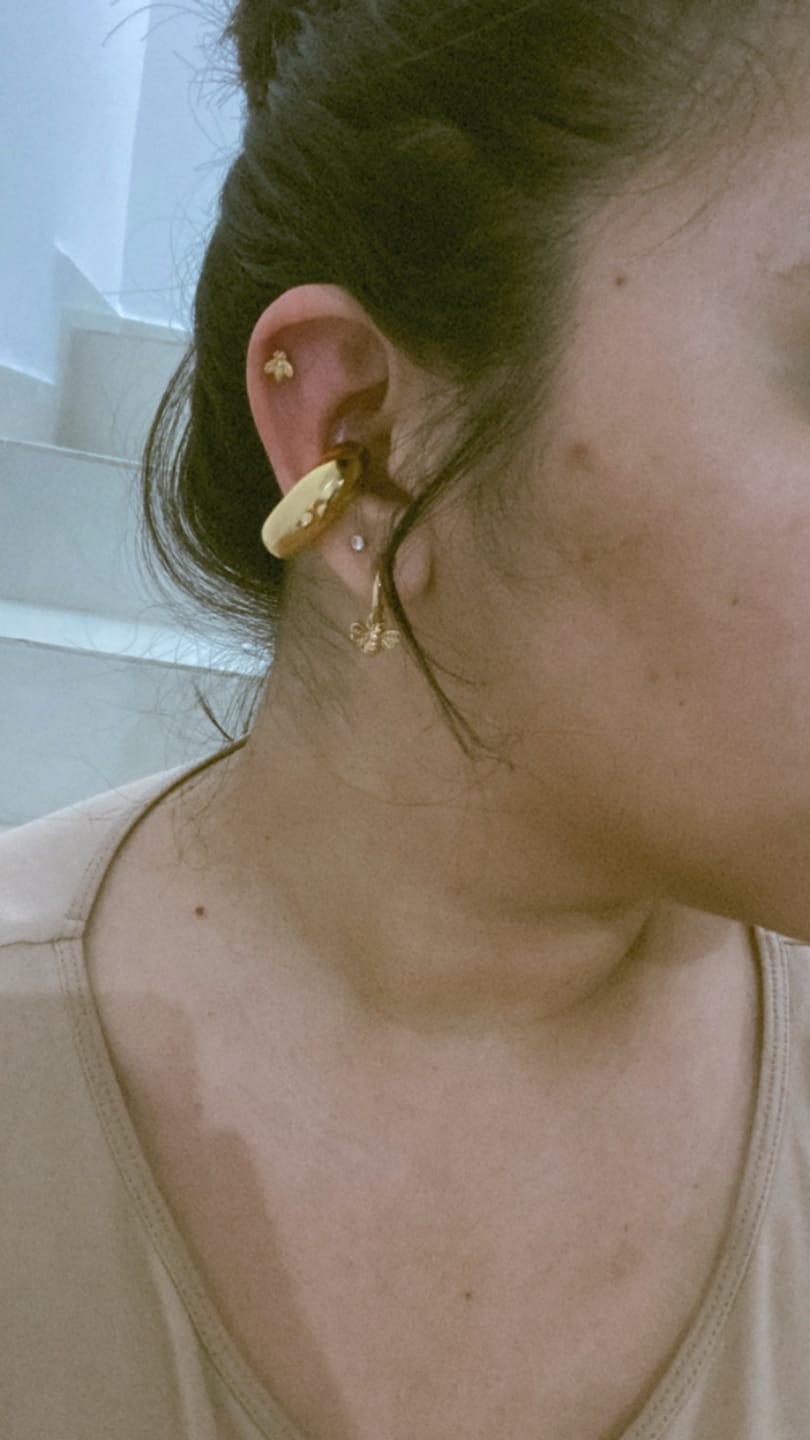 Customer photo review of Aretes Beecuff