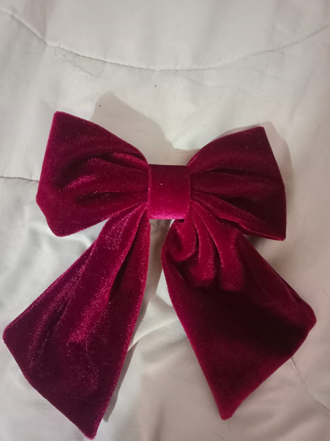 Customer photo review of Moño - Large vinotinto velvet Bow