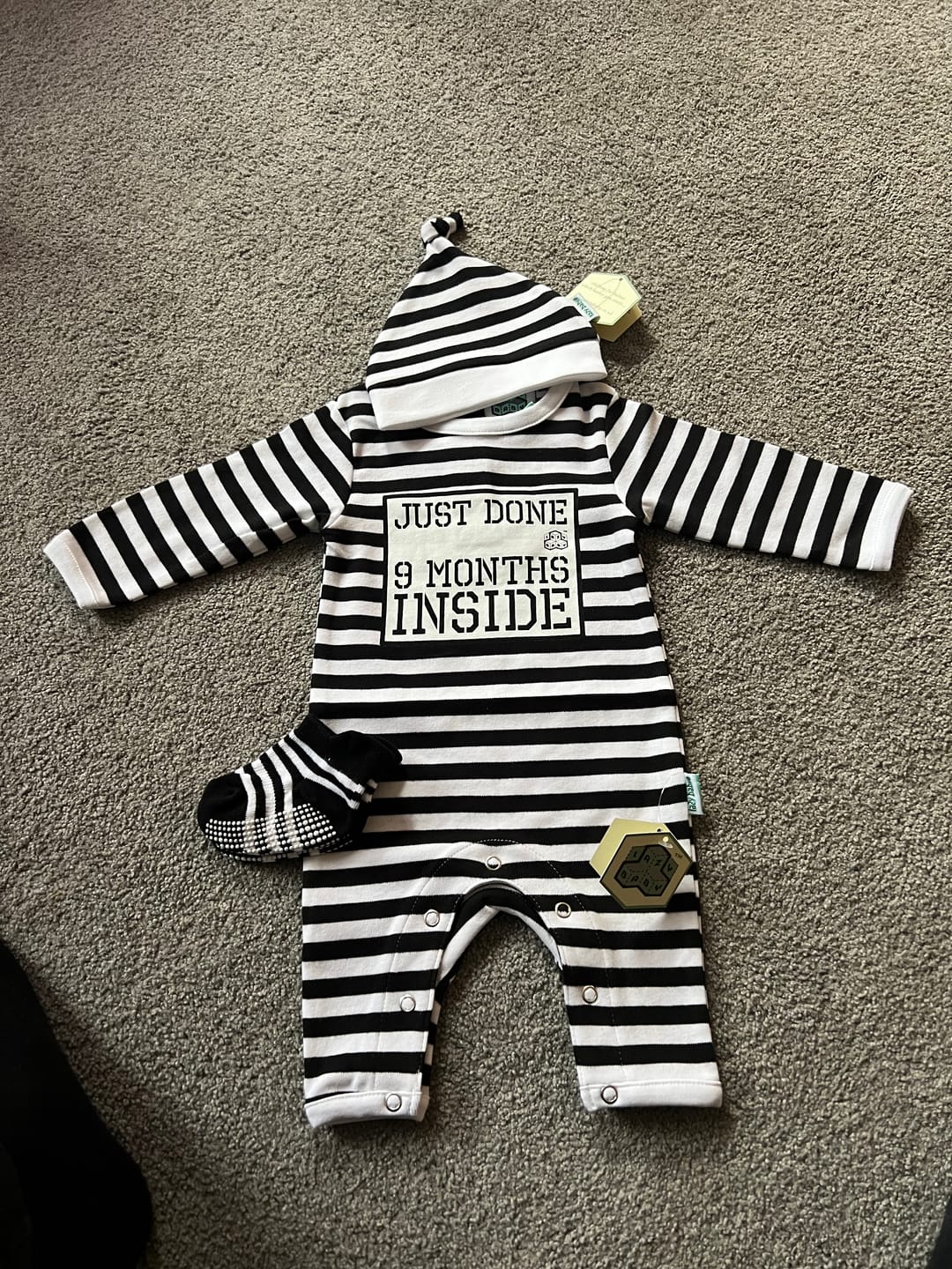 Customer photo review of Newborn Baby Outfit Gift Set - Just Done 9 Months Inside® - Unisex Baby Gift by Lazy Baby®