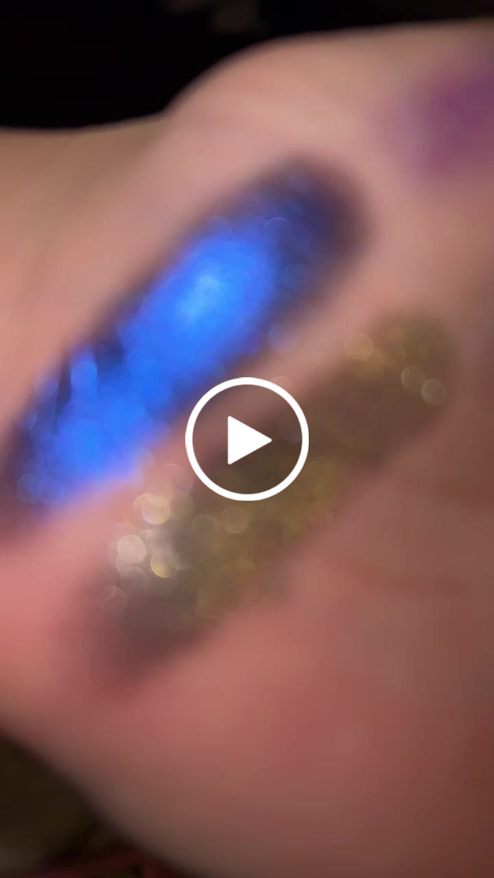 Customer video review of Diamond Pearl Pressed Pigment - Silver Slay