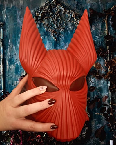 Customer photo review of BRAM STOKER'S DRACULA Order of the Dragon Helmet Bag in Blood Red