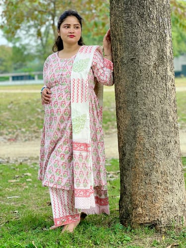 Customer photo review of Baby Pink Blossom Maternity & Nursing Kurta + Bump Band Bottom + Dupatta (3 Pc) (100% Cotton)