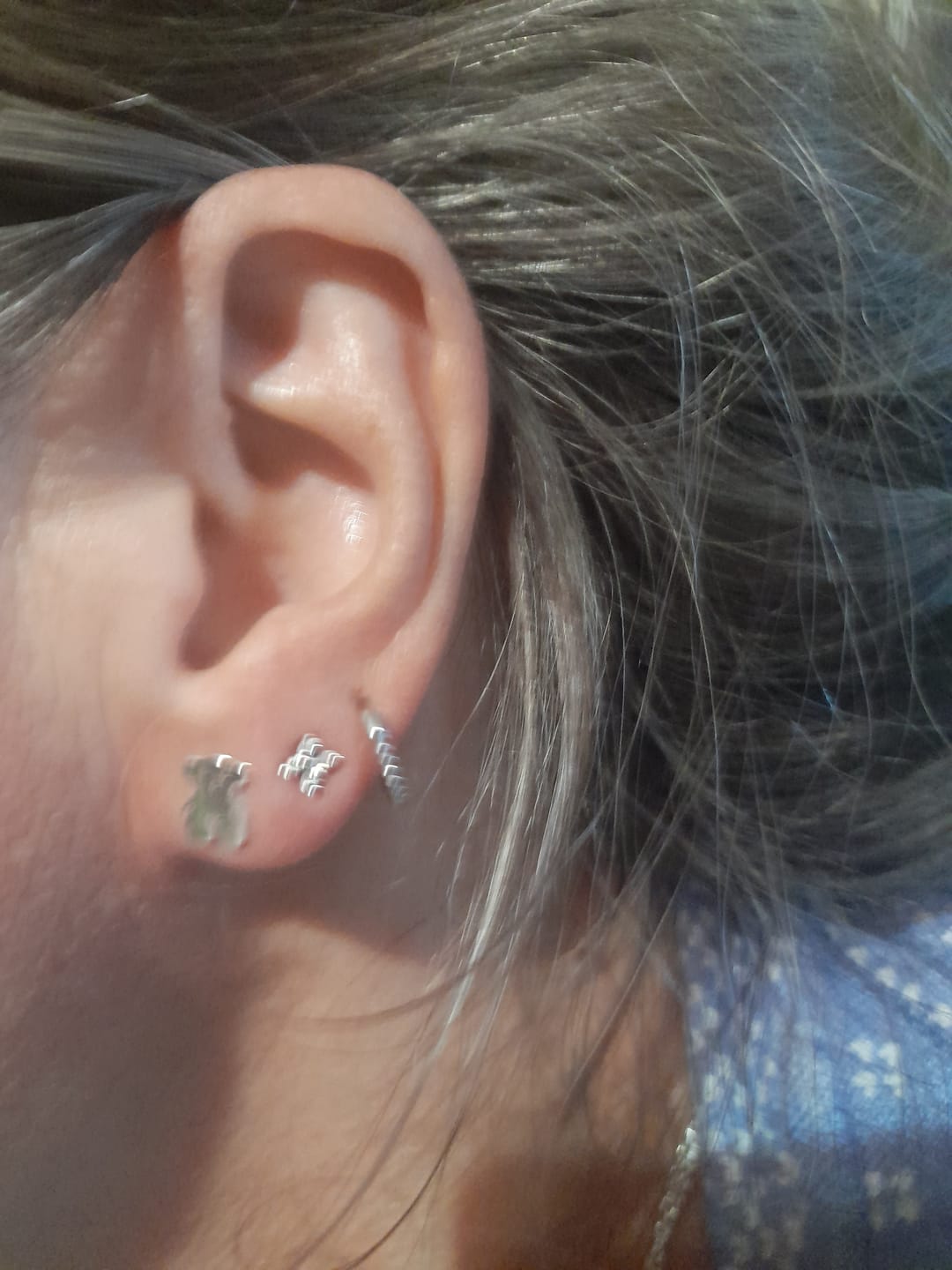 Customer photo review of Pendientes Mini Flor Cristal
