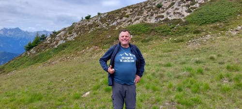 Customer photo review of Herzschlag Berge - Damen Premium Organic V-Neck Shirt