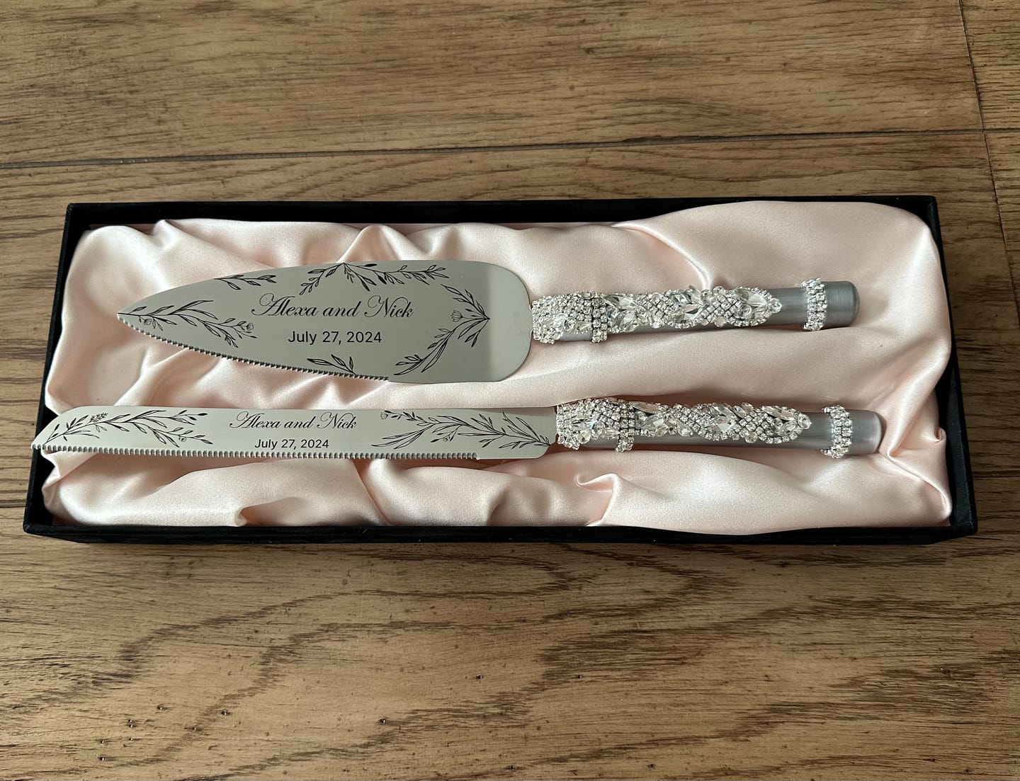 Customer photo review of Floral Silver Cake Set