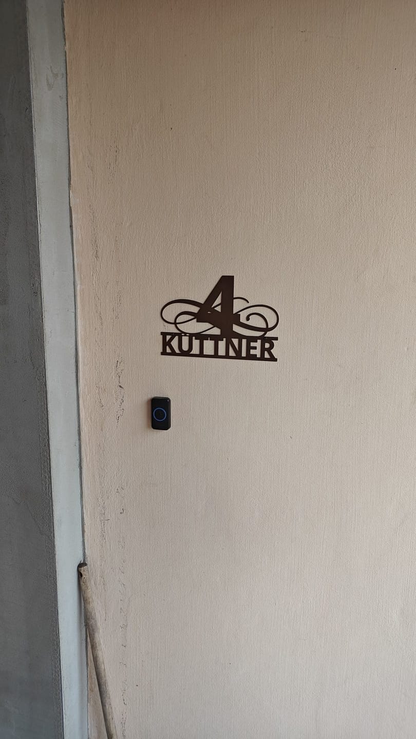 Customer photo review of Hausnummern-Türschild Ornamental Style einzeilig (personalisierbar)