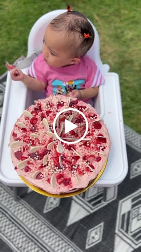 Customer video review of White Chocolate & Strawberry Cake