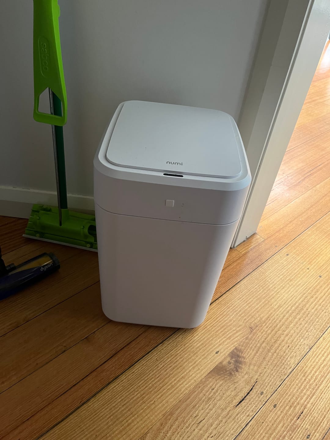 Customer photo review of Numi B1 Self-Sealing Self-Changing Smart Bin