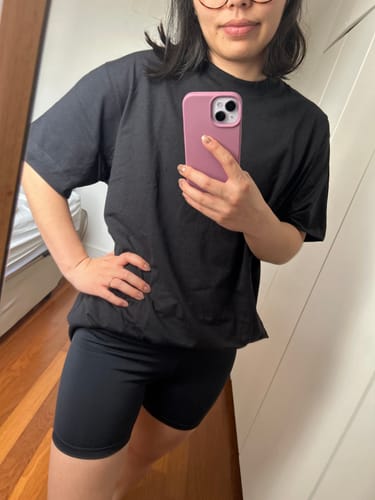 Isabella A. review of T-shirt Oversized Baobá Preta image 1 out of 1