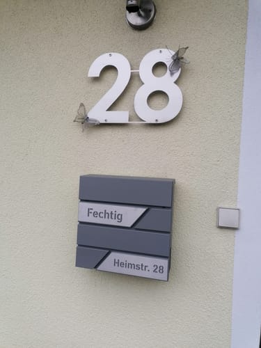 Customer photo review of AlbersDesign Briefkasten B1 anthrazit (RAL7016) personalisiert mit Edelstahl-Schildern
