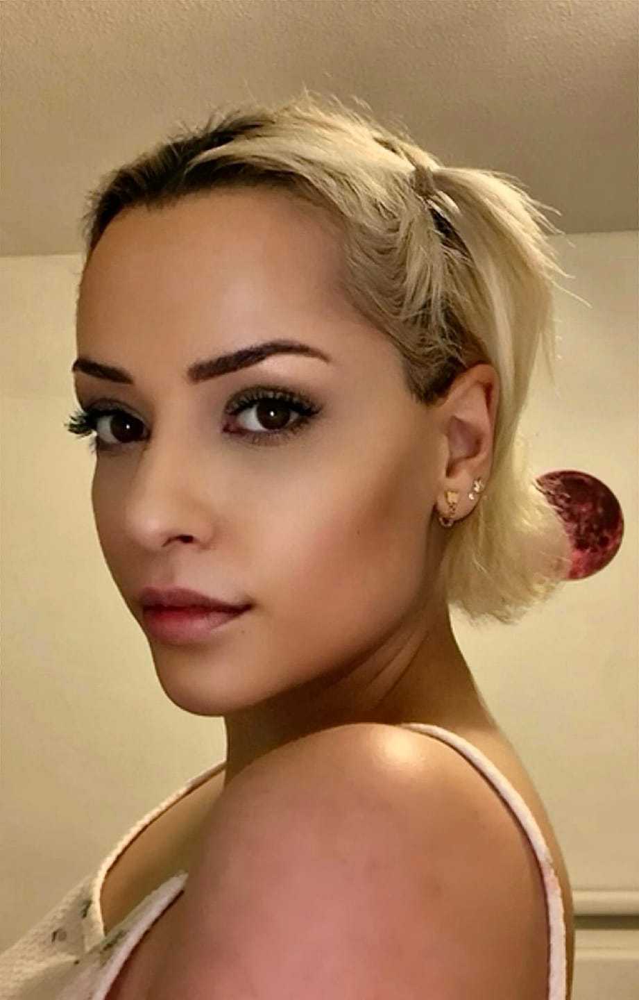 Customer photo review of Emmelina Ohrstecker | 18K vergoldet
