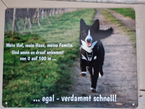 Customer photo review of Hunde-Türschild mit Foto & Wunschtext (UV- UND WETTERFEST)