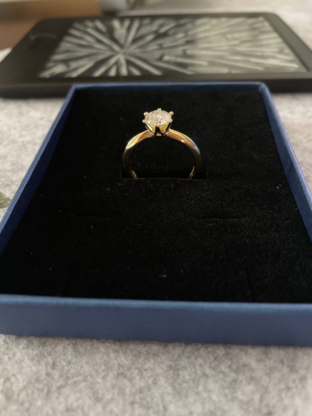 Customer photo review of Anel Solitário Banhado a Ouro