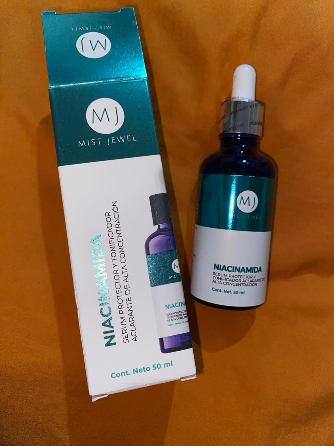 Customer photo review of Serum facial Niacinamida, Vitamina E y Acido hialurónico tonificador aclarante y protector 50ml
