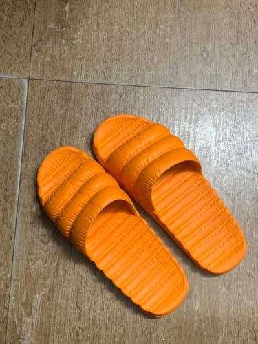 Customer photo review of SNUGGLE Orange Men's Slipper