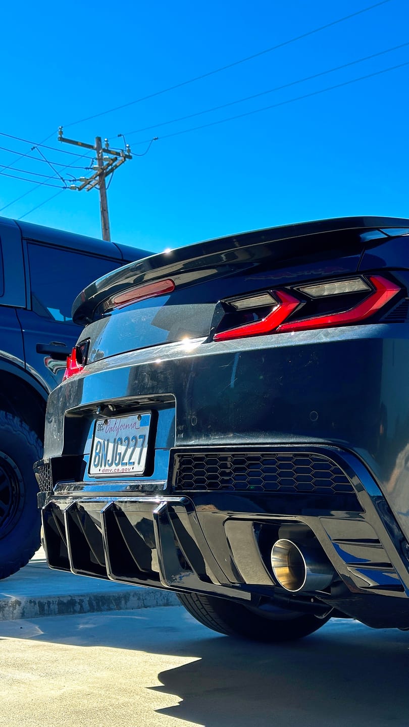 Customer photo review of 2014-2015 Chevy Camaro Evo Style Shark Fins Rear Diffuser Quad/Single Tips