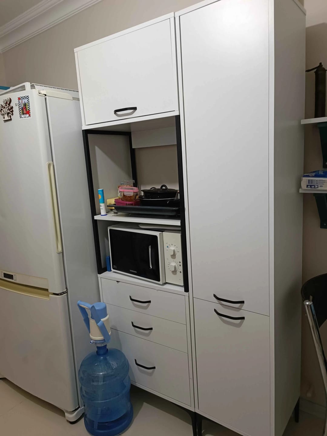 Customer photo review of Rani JE143 Çok Amaçlı Dolap 3 Kapaklı 3 Çekmeceli Kiler Mutfak Dolabı Beyaz