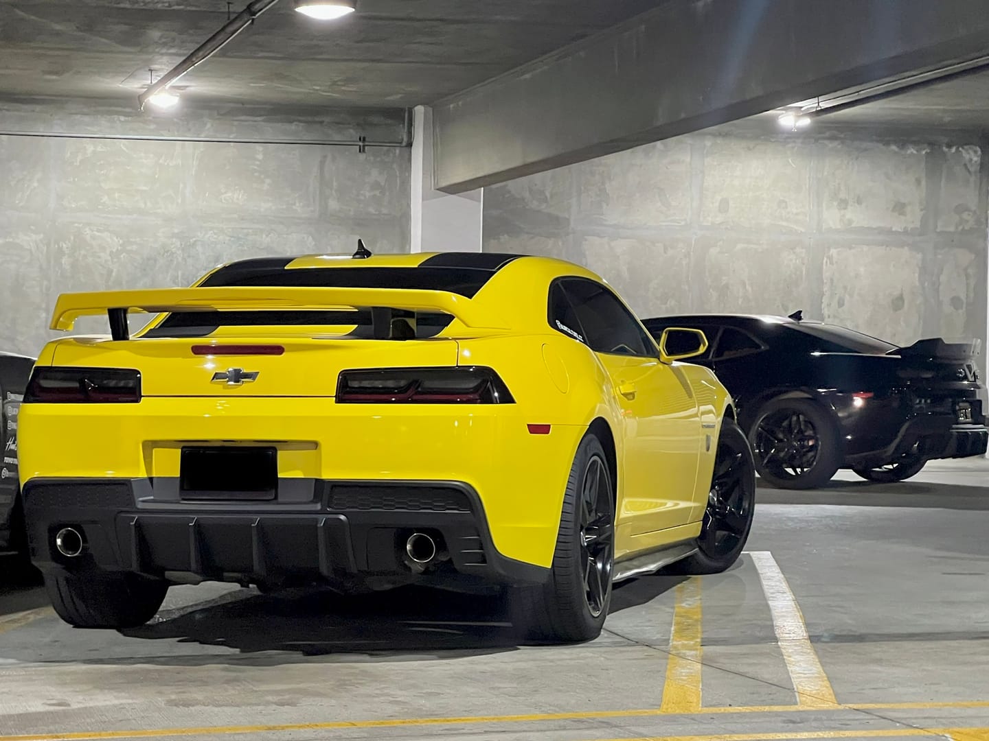 Customer photo review of 2014-2015 Chevy Camaro Evo Style Shark Fins Rear Diffuser Quad/Single Tips