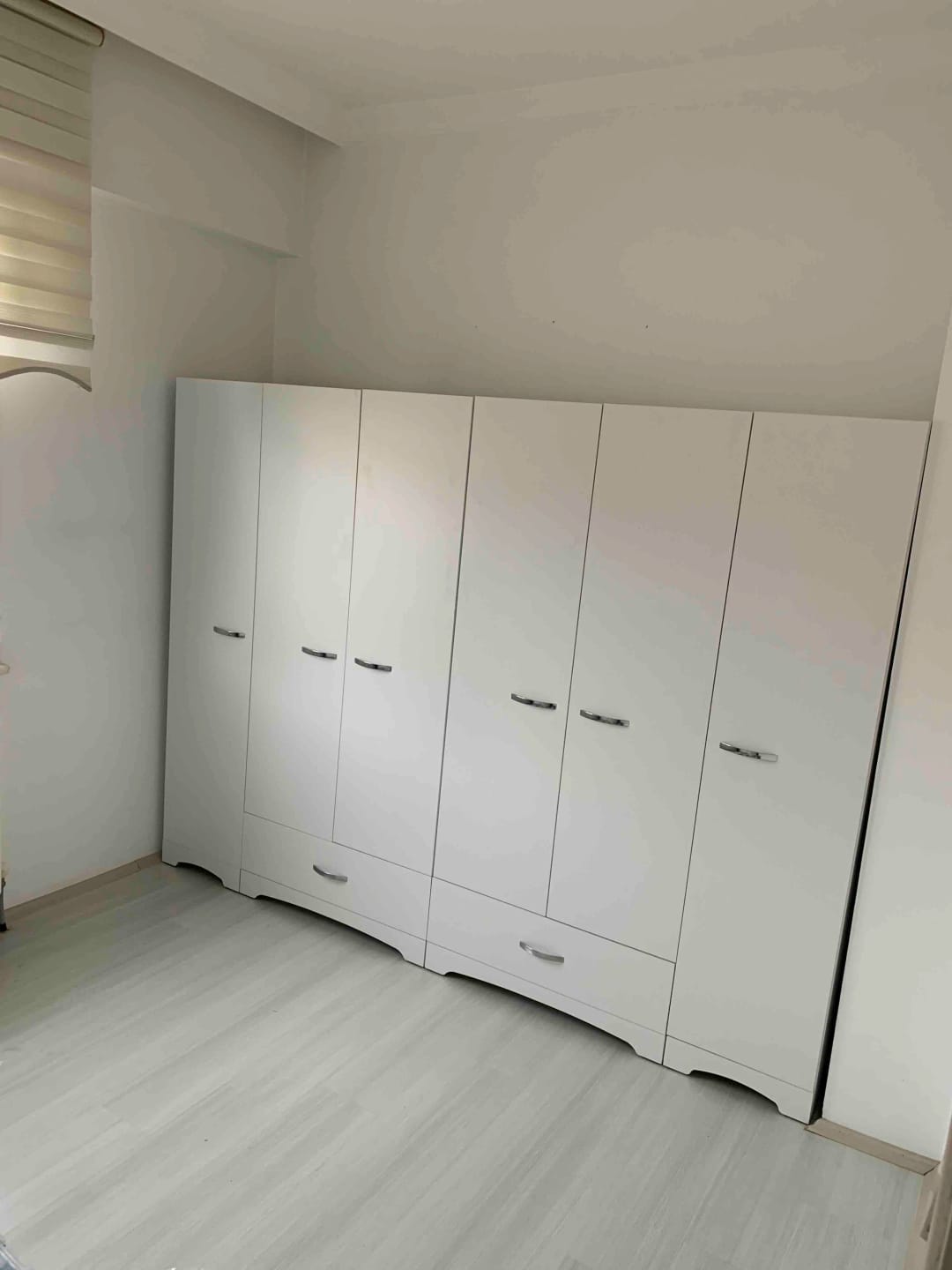 Customer photo review of Rani F4 Geniş Gardırop Elbise Dolabı 6 Kapaklı 2 Çekmeceli 12 Raflı 2 Askılı Tek Modül Beyaz