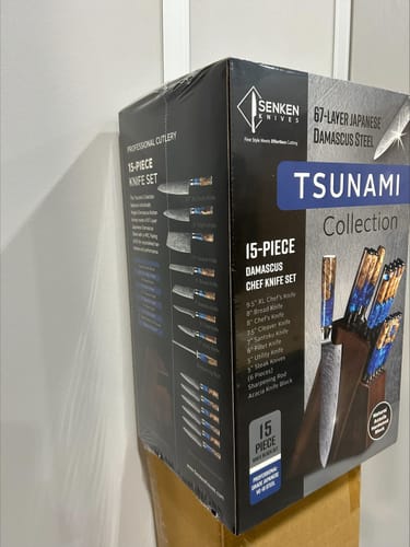 Customer photo review of "Tsunami" 15-Piece Japanese Damascus Steel Knife Block Set