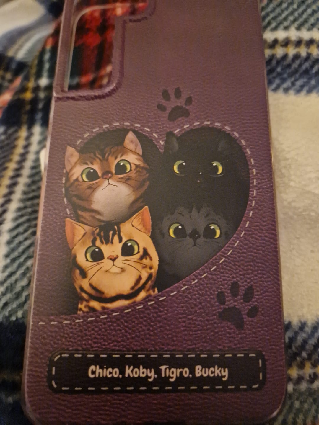 Customer photo review of Gatto con cuore aspetto similpelle - Custodia per il telefono personalizzata