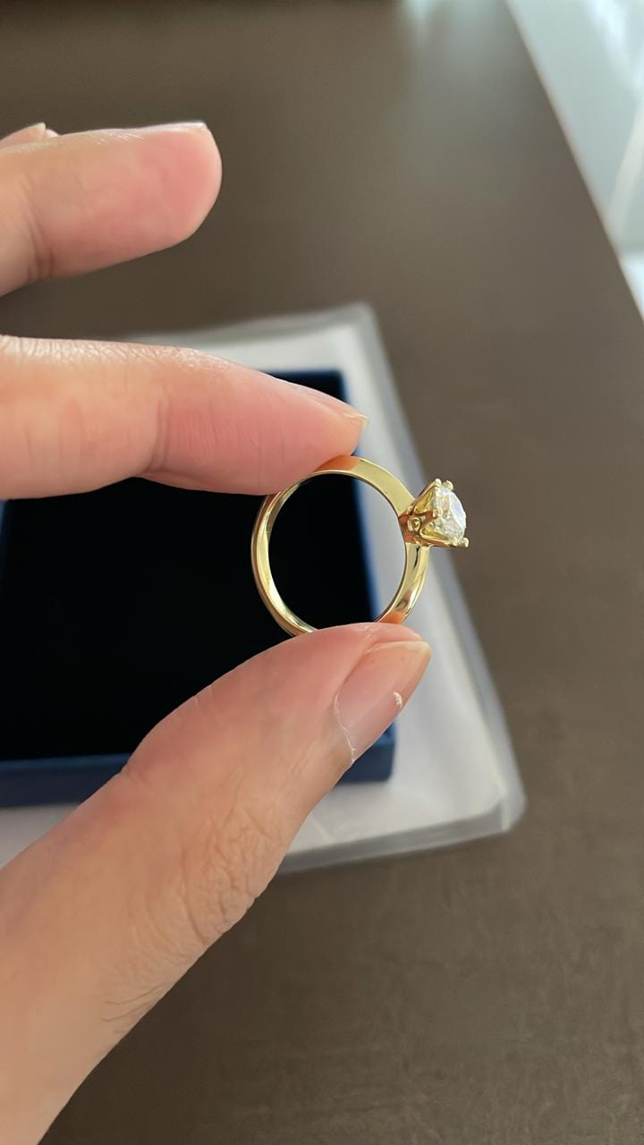 Customer photo review of Anel Solitário Banhado a Ouro