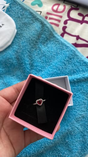Customer photo review of ANILLO PROMESA CORAZÓN ROJO PANDORA
